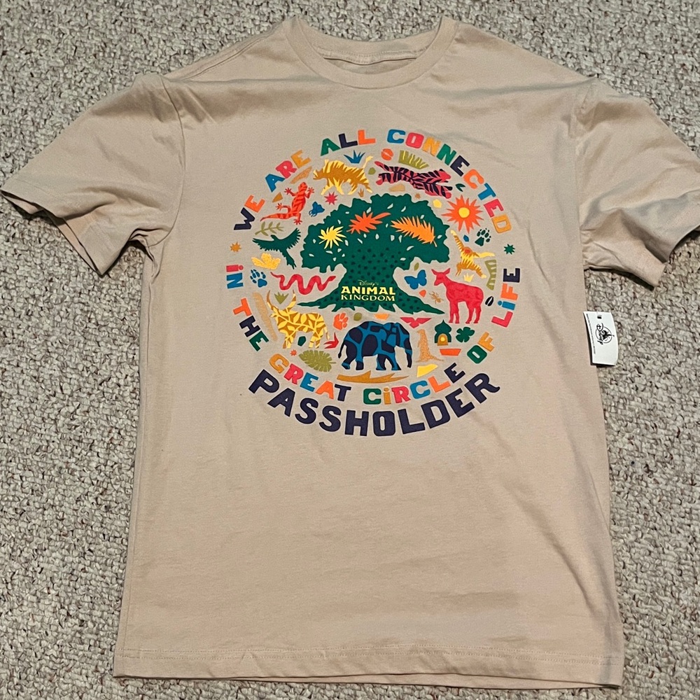 NWT Disney Animal Kingdom Passholder T-Shirt